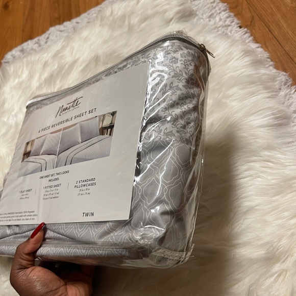 NANETTE LEPORE 4 PIECE REVERSIBLE SHEET SET - Picture 4 of 9